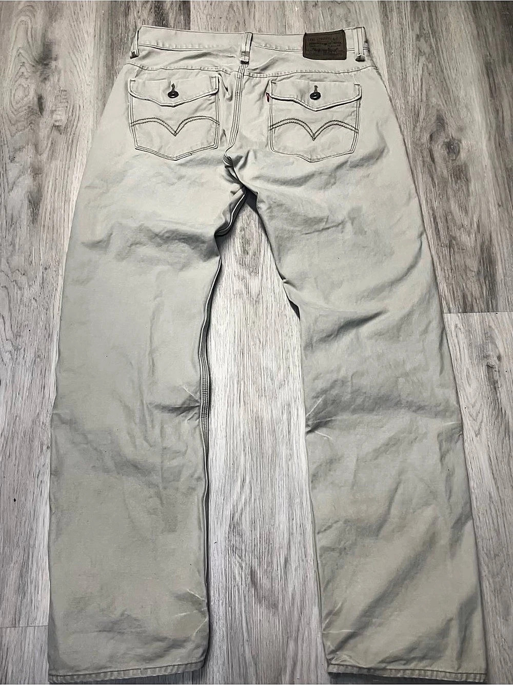 Levi's Straight Leg Jeans in Gray